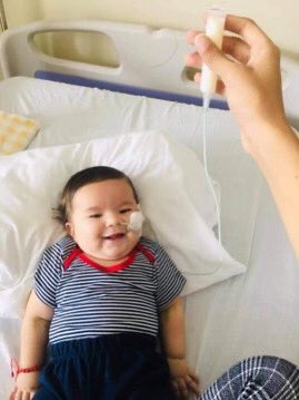 SbastienMlires1's tweet photo. El influencer🇦🇷Santi Maratea recaudó los 2 millones de dólares que Emma necesitaba para sanar su Atrofia Muscular Espinal. 
Santi convenció a famosos y se rumorea que los últimos 500mil fueron donados por Messi. 
¡Ahora 🙏 para Derek de 5 meses! Espera un milagro en Portoviejo🇪🇨 https://t.co/HtCWEi3d8U
