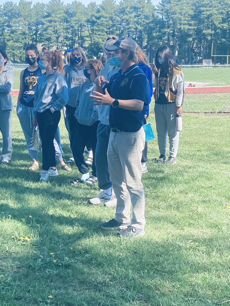 AAGAthletics's tweet photo. Congratulations to our AAG Varsity Outdoor Track &amp; Field Seniors: Jess E.’21, Maddie F.’21, Julia Z.’21, Bella M.’21, Nyasha J.’21, &amp; Sara P.’21! Beautiful day on Saturday for a meet &amp; senior day! Wishing our seniors the best next year! 🏃🏽‍♀️💐👟💙@AAG_bearcave @ColonialCouncil https://t.co/04xMEJHYOE