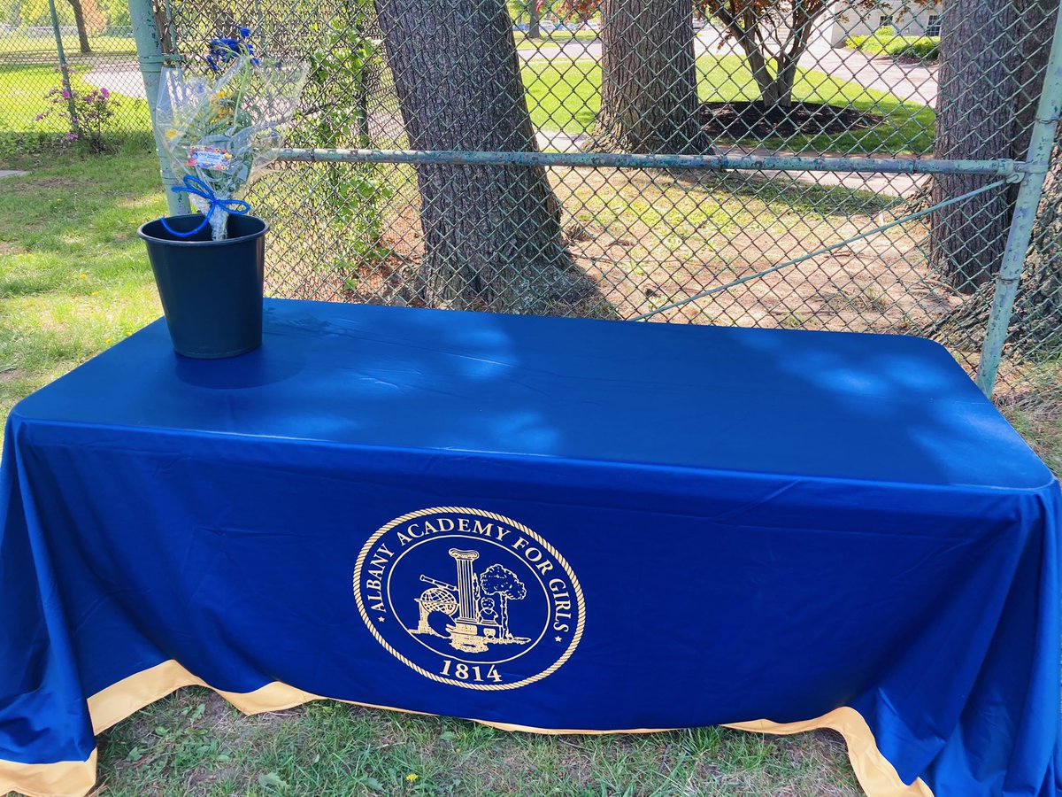 Congratulations to our AAG Varsity Outdoor Track &amp; Field Seniors: Jess E.’21, Maddie F.’21, Julia Z.’21, Bella M.’21, Nyasha J.’21, &amp; Sara P.’21! Beautiful day on Saturday for a meet &amp; senior day! Wishing our seniors the best next year! 🏃🏽‍♀️💐👟💙<a href="/AAG_bearcave/">The Bear Cave</a> <a href="/ColonialCouncil/">Colonial Council</a>