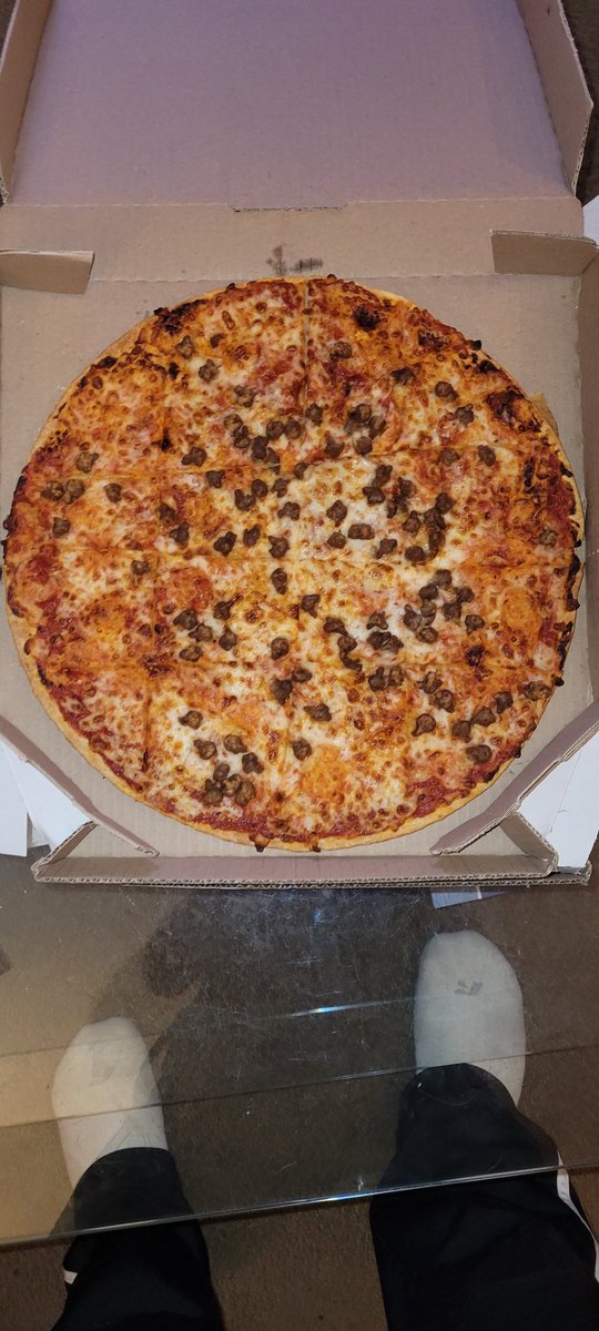 I live in NJ voted best pizza in the country I order <a href="/dominos/">Domino's Pizza</a> for thin crust 2x beef and specialty philly cheesesteak pizza. This is the crap that I got. Not philly cheesesteak not 2x beef. Im done with them 4ever #NeverAgain