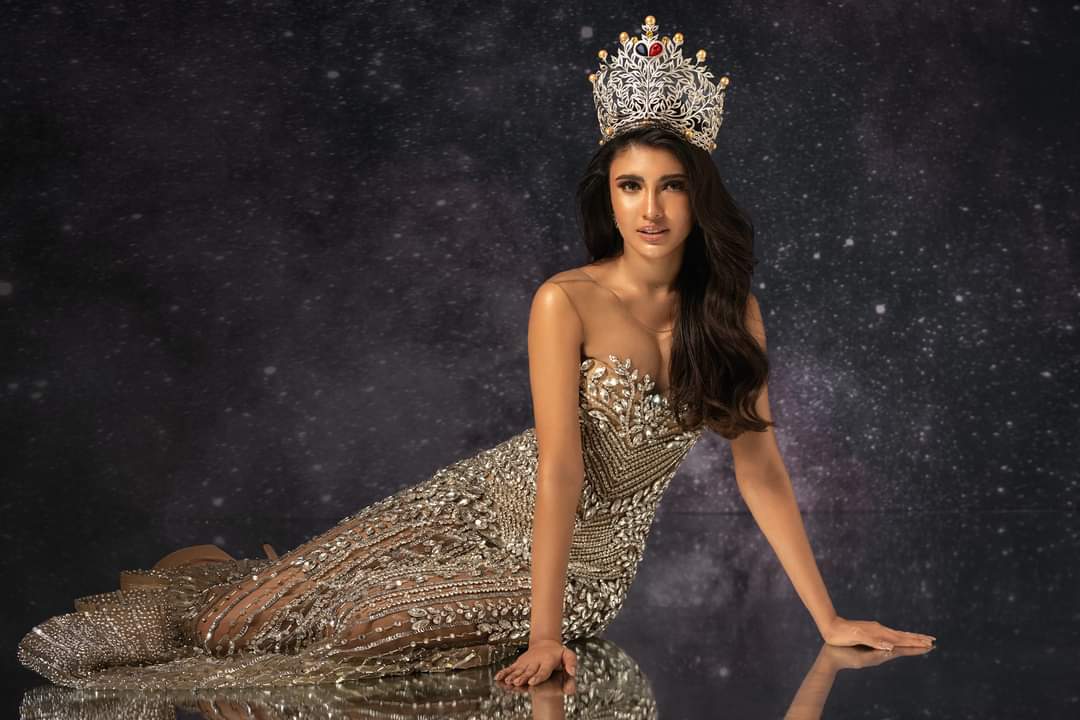 PageantPH's tweet photo. The Universe is yours to conquer, Queen Rabiya!

An hour to go before the 69th Miss Universe Coronation! Catch it later at 8AM on A2Z Channel 11, FOXlife, and the iQiyi app. 

 #MissUniverse #PHILIPPINES https://t.co/lk8ZkPwhjs