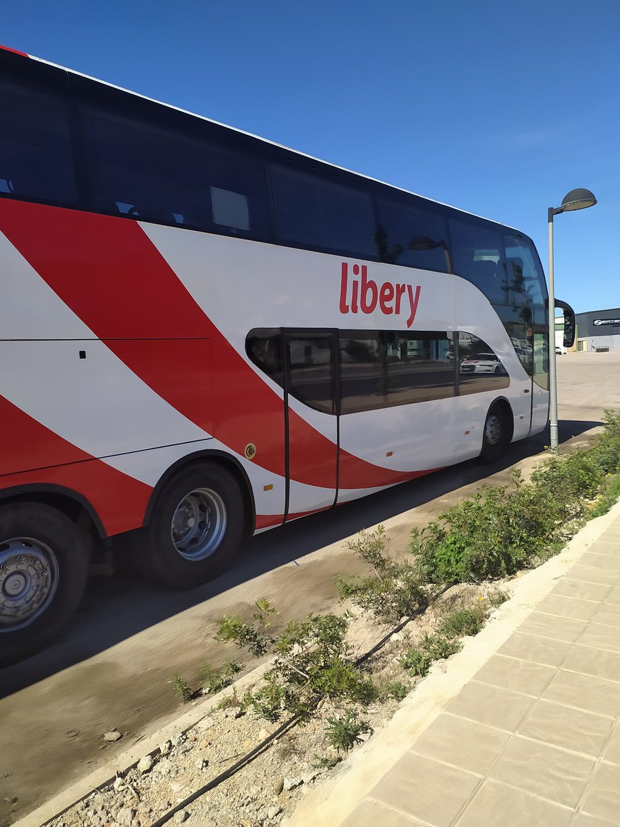 Soldeenero27's tweet photo. Transporte escolar en Argentina , transporte estar en España 
seguimos para adelante !!!
Vamos !! 
#emigrar https://t.co/MbcKJw21AG