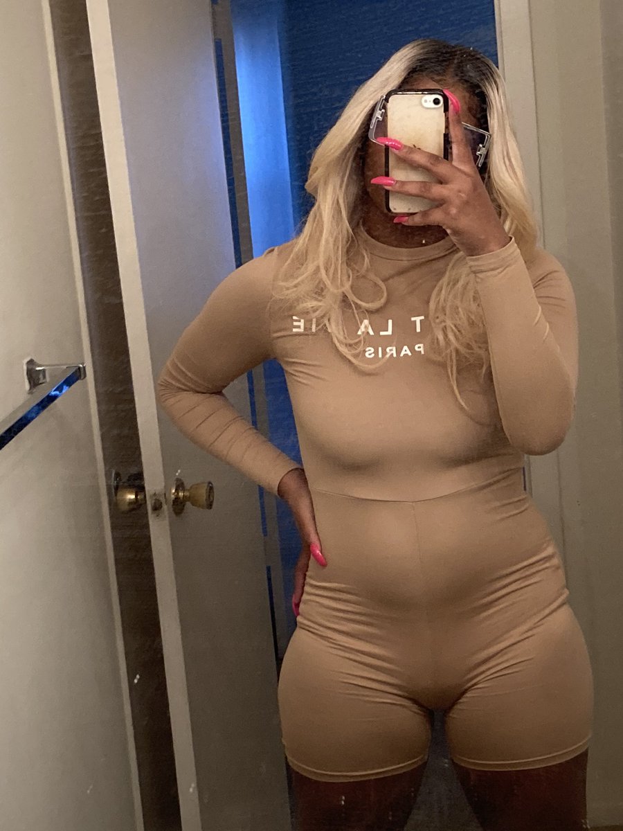 derrickaaM_'s tweet photo. He asked for nudes so I sent these🤎🤍. https://t.co/RIdpQvWHym
