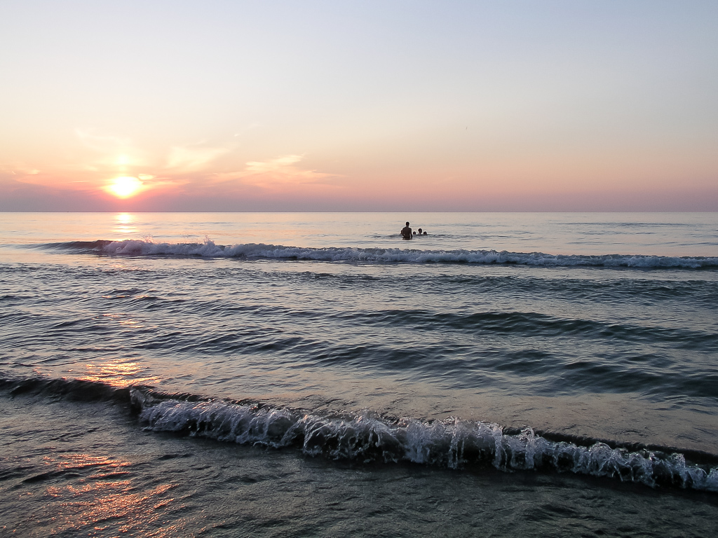 McLResearchLab's tweet photo. If you research aquatic ecosystem health, we’re hiring!

Assistant/Associate Professor in Aquatic Ecosystems and Global Change. Apply 1 June 2021
https://t.co/tfwJZ6XQUb

1 of 5 opps
https://t.co/byml6V4dsk

#IBHires2021 #AcademicTwitter #HigherEdJobs
@UofGCBS @IntUGrativeBiol https://t.co/sUTvNxML0A