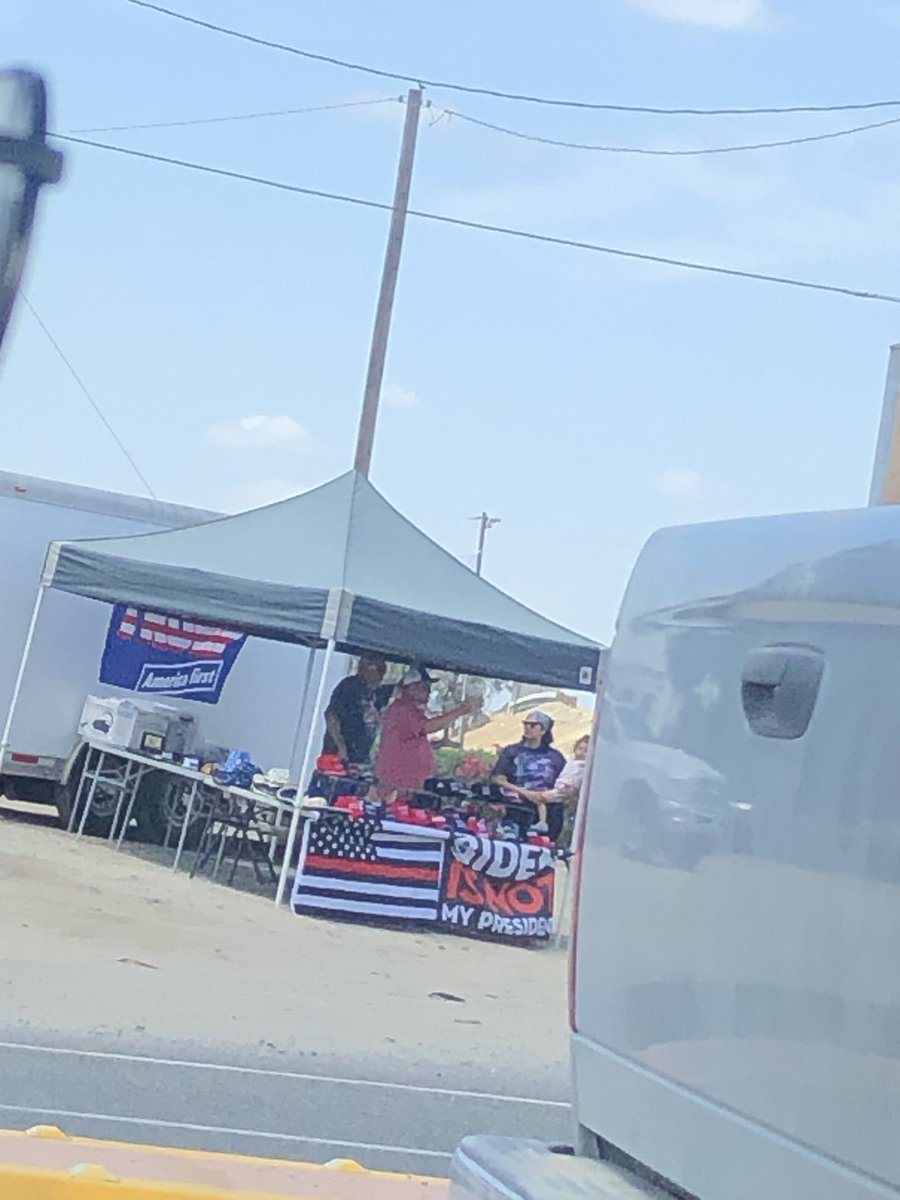 presa44's tweet photo. RESISTERS🌊
Check out the ignorance in the Central Valley of CA!
We have work to do! Contact your local reps and end this traitorous shit!
#BidenIsYourPresident
#checkyourself
#EndHateInAmerica
#NoHate
#AmericaIsBetterThanThis https://t.co/cPDLaXDAOl