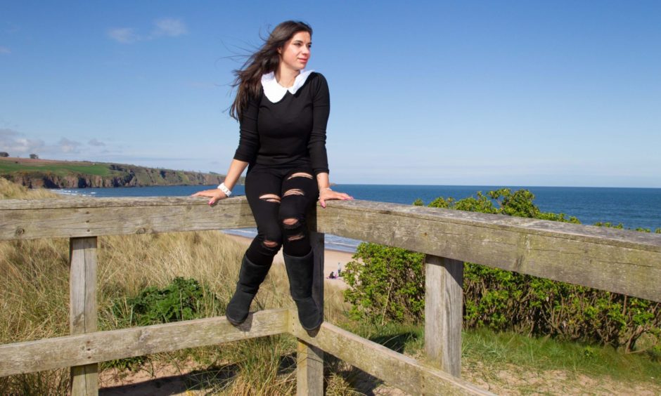 SirenesFR's tweet image. 🇬🇧 [FLASH] Lisa Keogh, 29 ans, risque d'être expulsée de son #Université pour avoir dit devant d'autres #etudiants que les femmes "ont un vagin, c'est un fait". L'université d'#Abertay a ouvert une procédure pour "offense" et "discrimination". thecourier.co.uk/fp/news/local/…