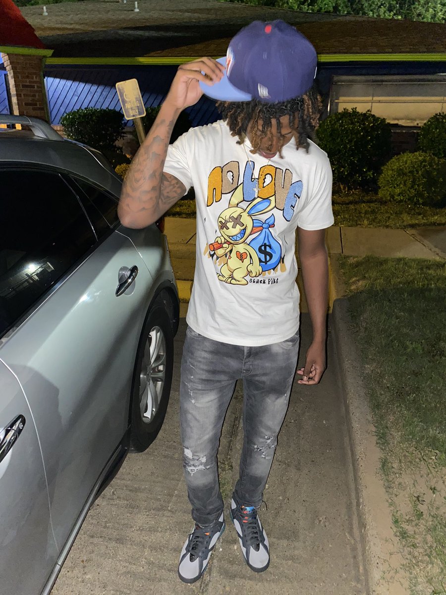 LowKeyCashOut_'s tweet image. Nigga can’t drip like this trap nigga 💰dripping like dapper dan🩸