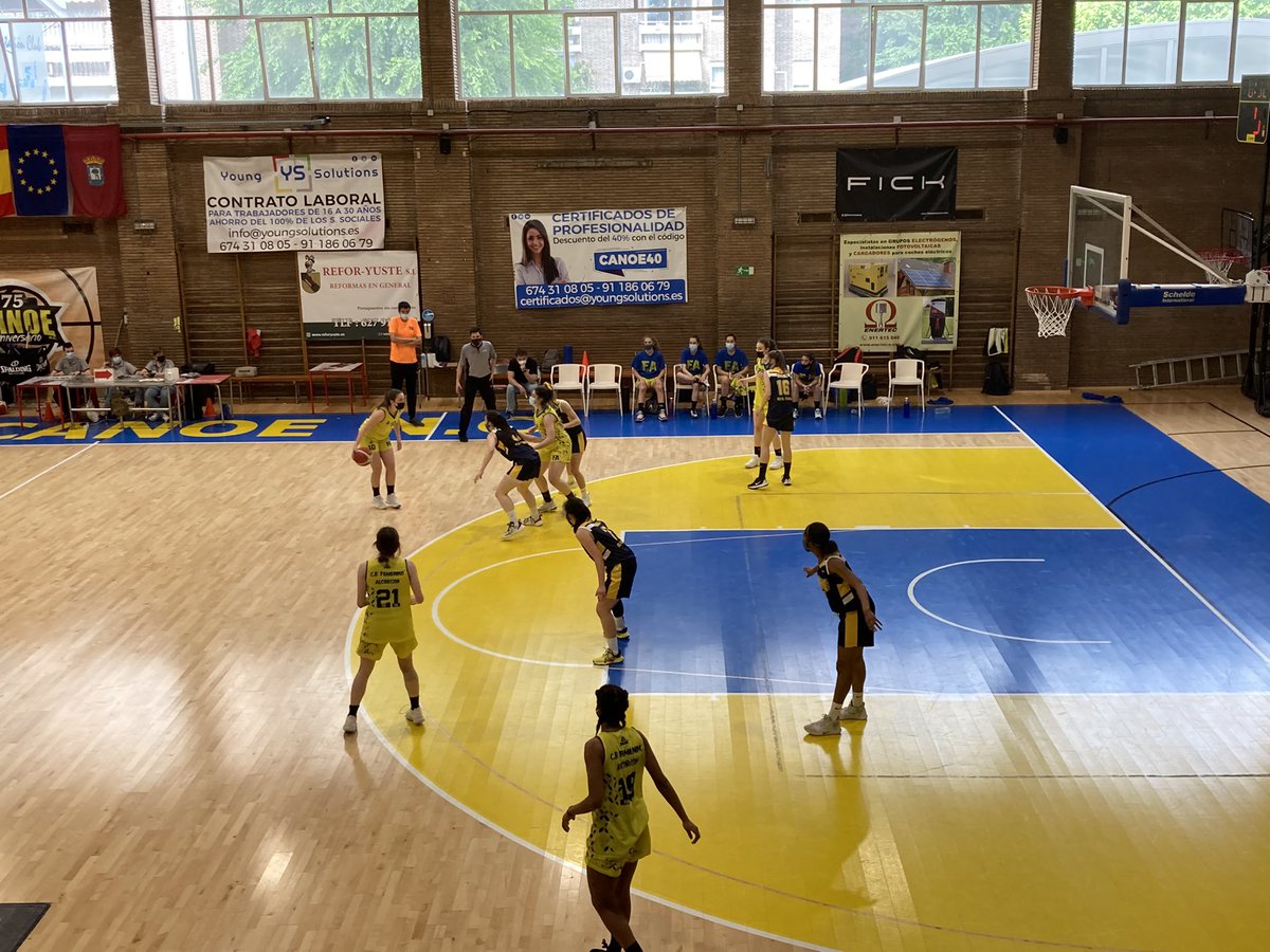 FEMENINALCORCON's tweet photo. Hoy duele.Hemos realizado muy buena serie, enormes nuestras jugadoras y cuerpo técnico, a falta de 1:41min para el final el marcador era 51-52...pero detalles definieron el desenlace final y a nuestro #JuniorEspecial se le escapó la opción d estar entre los 8 mejores d @FBMadrid https://t.co/AVO2AWboj6