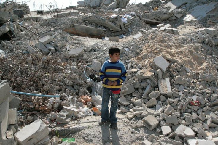 ghofran_ayari's tweet photo. #GazaUnderAttak
just a photo for a Palestinian kid in front of his house #FreePalaestine https://t.co/HGss1egoWc