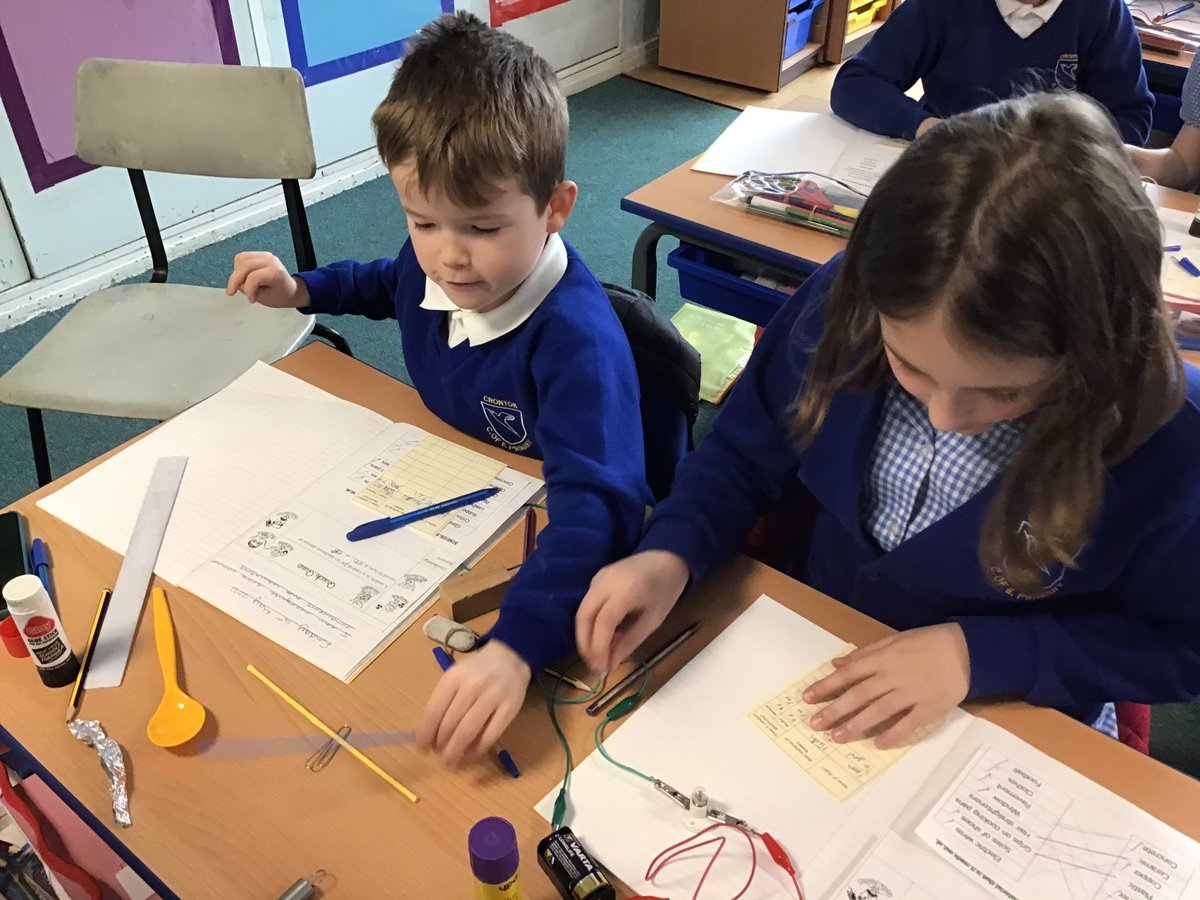 crontony4's tweet photo. More super science this week as the children used a circuit to check what materials make good conductors. They had to create a complete circuit to make the bulb light up. @crontony4 @crontonceschool #superscientists #Keyscurriculum https://t.co/P4AAdh7CQ6