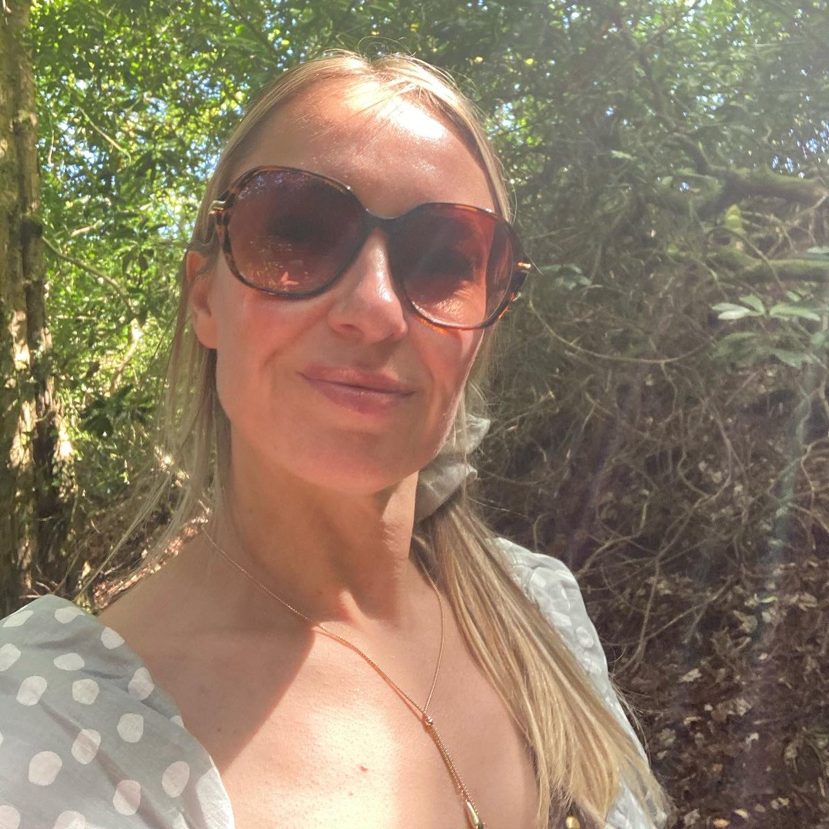 Michellf83's tweet photo. Feeling fresh in the spring sunshine (please tan me 😂🙏🏻) ☀️ happy days ❤️🌿🌳🌸🌻#MentalHealthAwarenessWeek2021 #ConnectWithNature https://t.co/DKkTVOPnvd