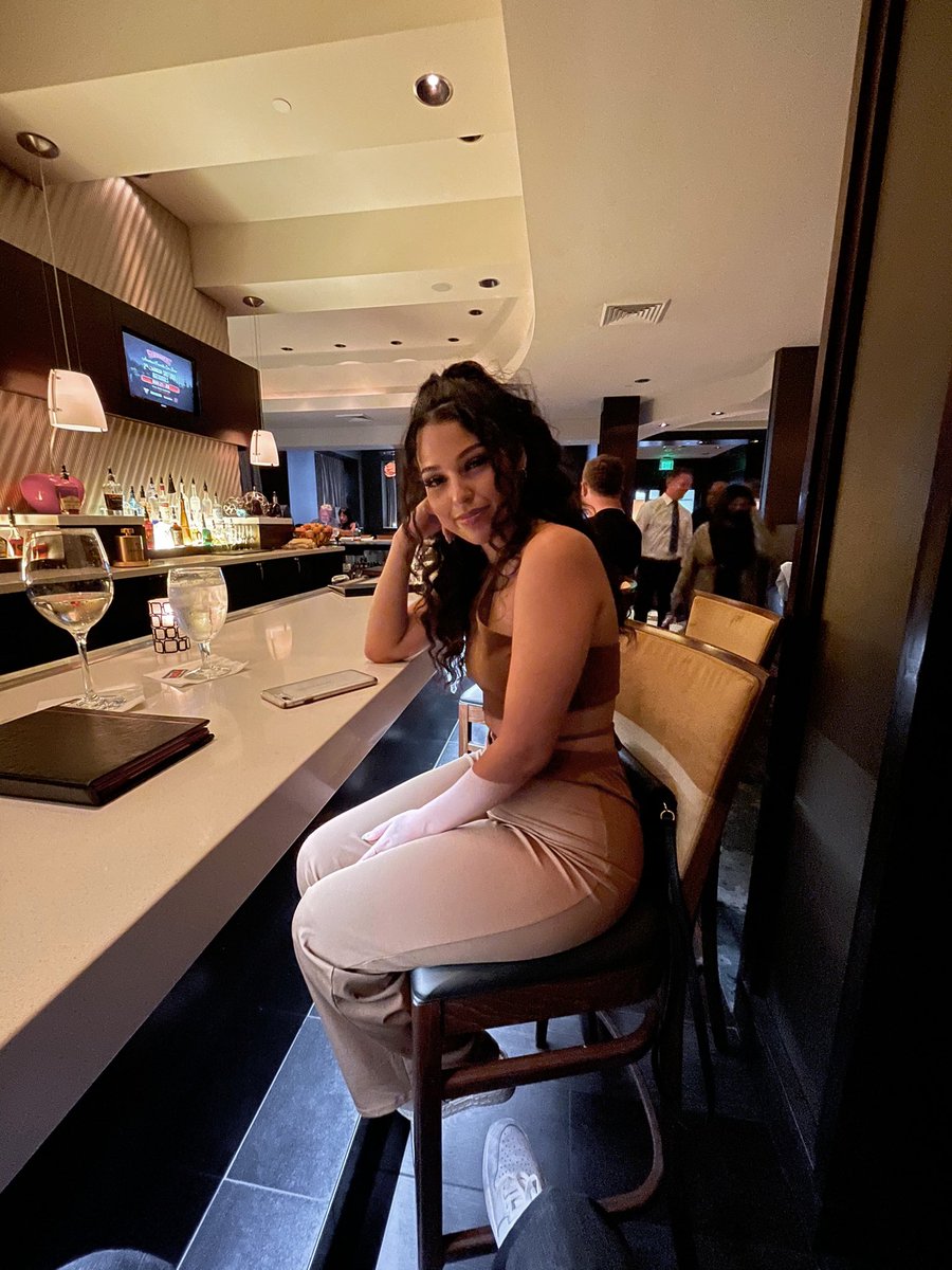 angiibabiii's tweet photo. Sittin pretty https://t.co/jqvyHbofpa