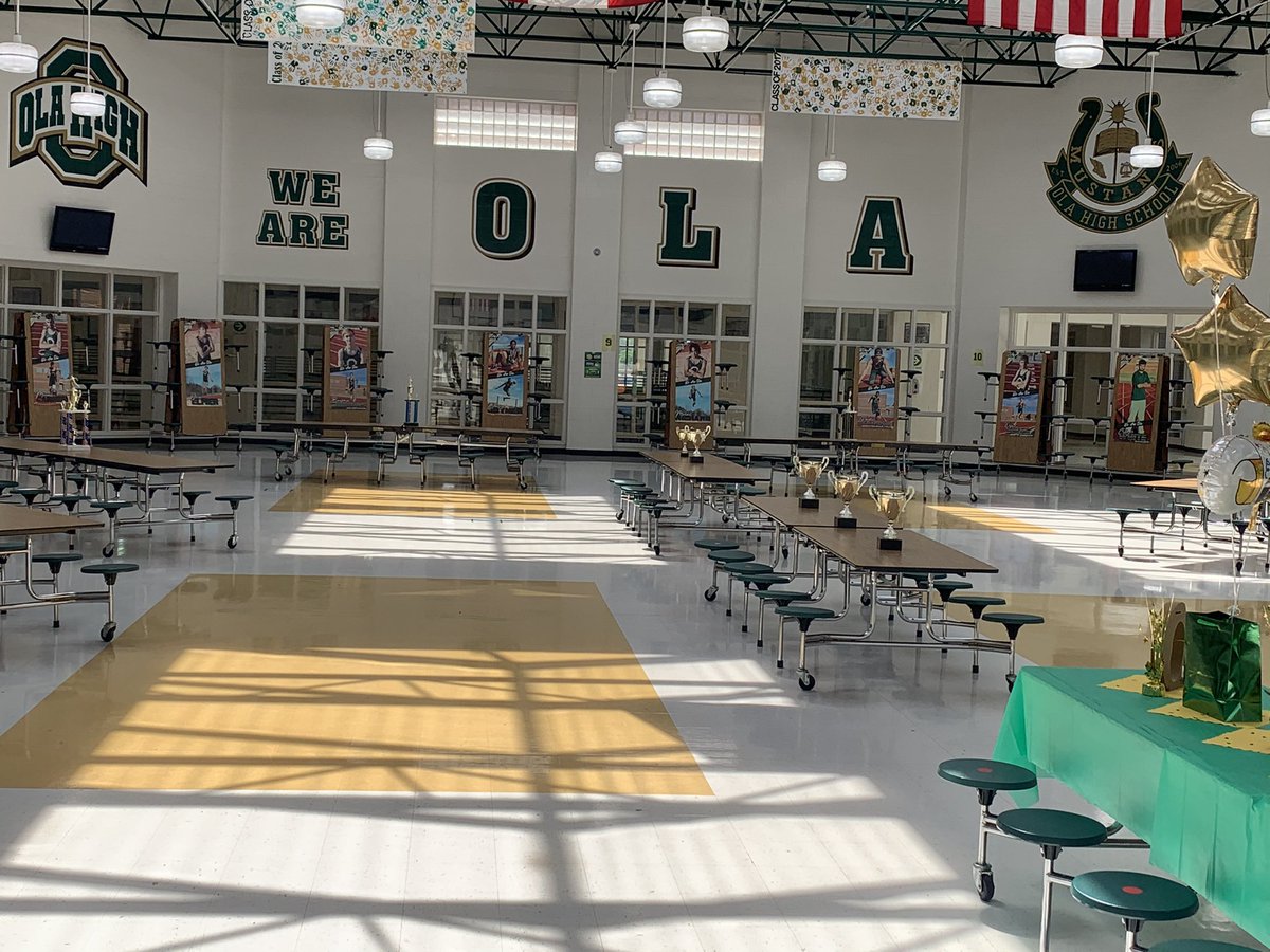 CoachDeMeio1's tweet photo. Today we conclude the 2021 track season. Many accomplishments in a very challenging year. Looking forward to seeing everyone #CompeteLikeAMustang https://t.co/saDjuk4Tth
