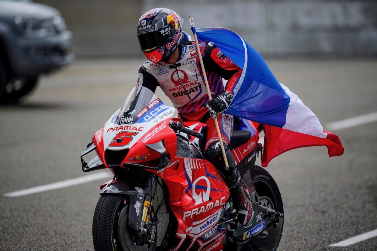 bgmotogp's tweet photo. French GP – Amazing second place for Johann Zarco, Tito Rabat P15 - @pramacracing https://t.co/HB6KilQqj1 #MotoGP #JZ5 #TR53 https://t.co/a2pD3w2EaF