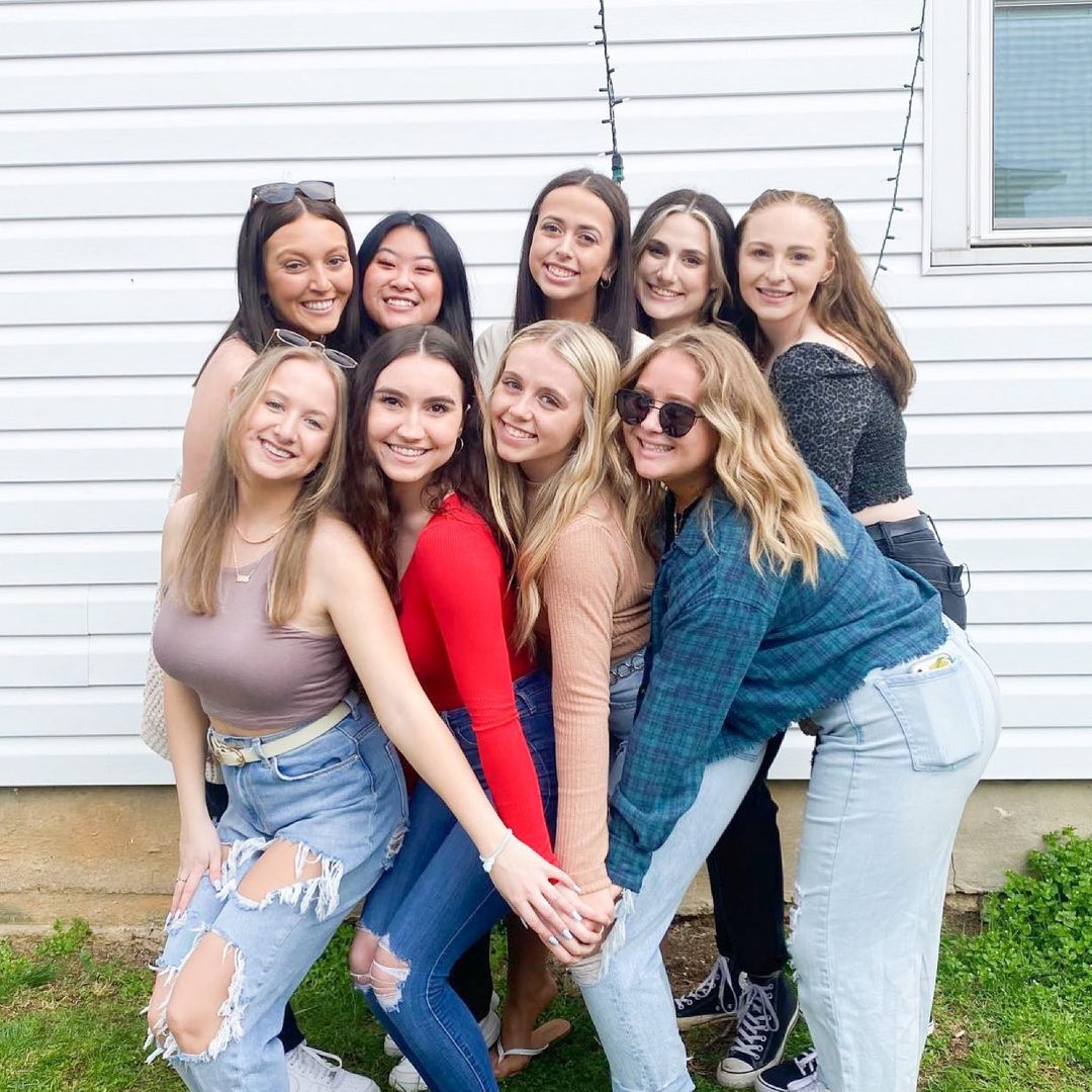 Alpha Phi tweet media
