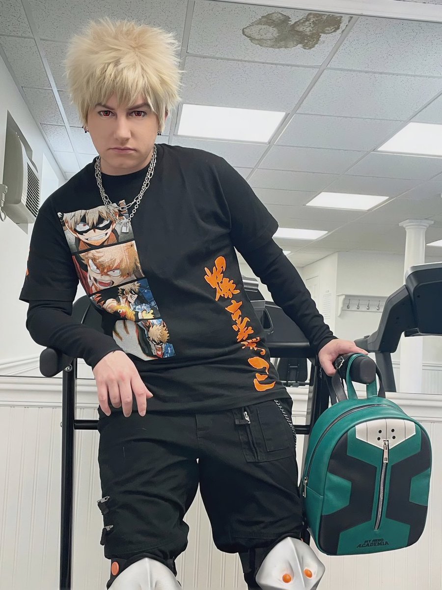 TheUncleUndead's tweet photo. Super happy with the photo shoot today! Thanks @JessKitten1 for being photag! #bakugoukatsuki #hottopic #MyHeroAcademia https://t.co/yDfQBTvfmL
