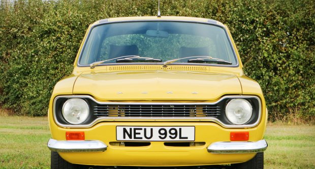 FordsOval's tweet photo. Oval/square vs round headlights https://t.co/BkMQ2cWVFu