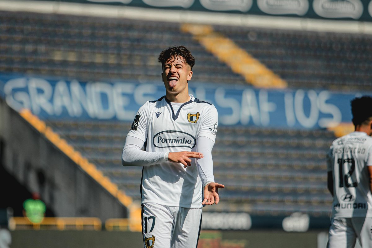Futebol Clube de Famalicão on Twitter: "'Un chico' com veia goleadora 🇪🇸 4⃣ golos na Liga NOS ⚪️🔵 #NasciVilaNova #amordeperdicao https://t.co/X0V11L9tNQ" / Twitter