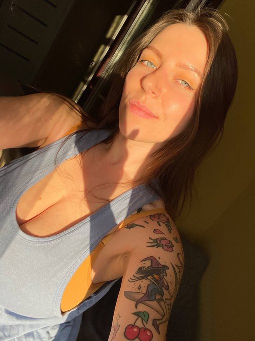 Sun all over me ? that’s not the only thing I love all over me babes ? see yourself on my #onlyfans ❤️