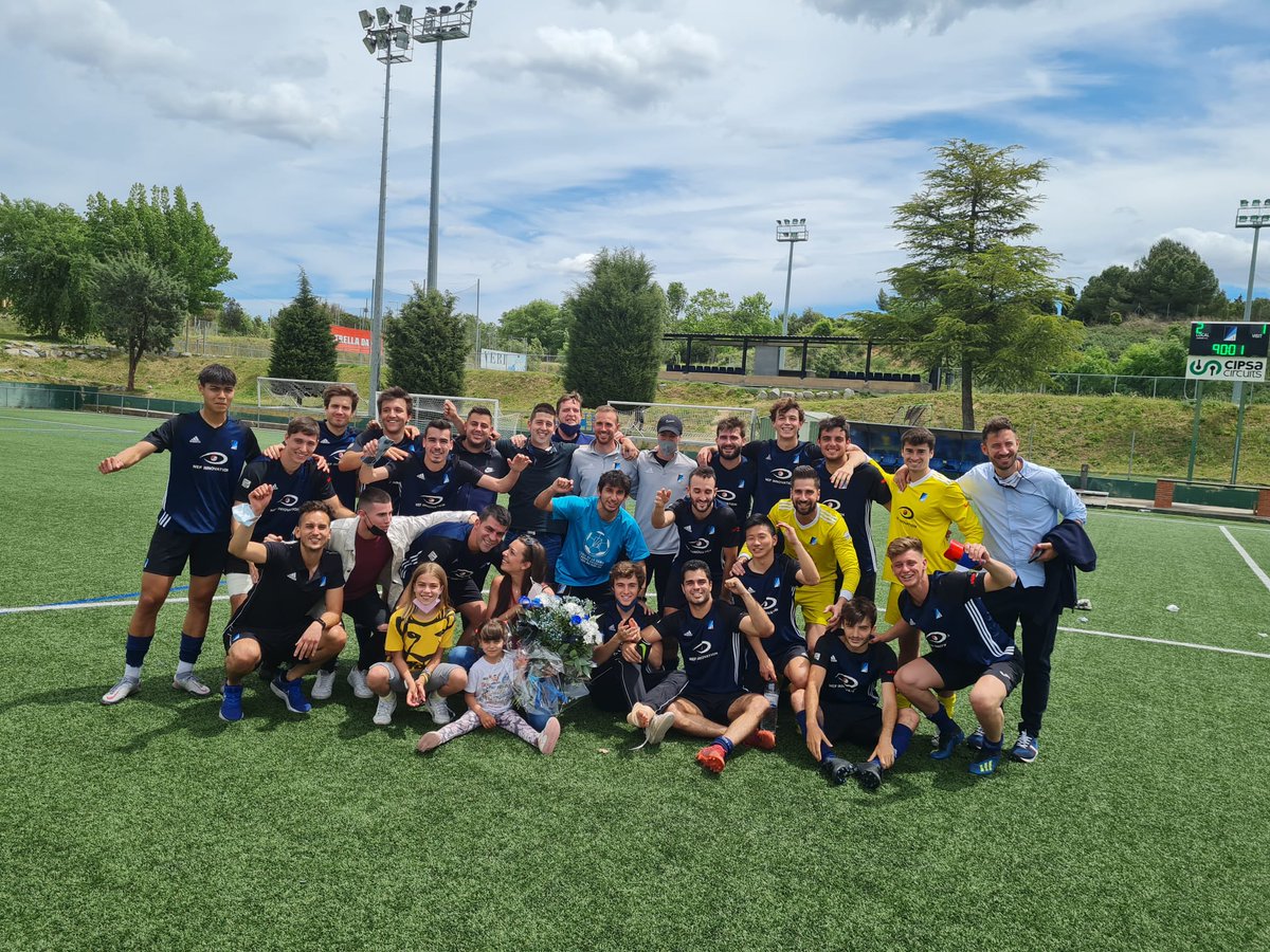 cesteban_9's tweet photo. Hoy día triste pero a la vez inolvidable. Me siento un afortunado por todo lo vivido en este maravilloso deporte. 
Agradecer al @AtleticJuniorFC por la despedida inolvidable y al @MarianaoPoblet por ser participe de este homenaje. https://t.co/MZe82lcbep