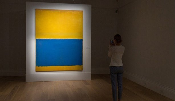 Amerikalı ressam Rothko'nun 'Sarı ve Mavi' adlı bu eseri tam 46,5 milyon dolara alıcı bulmuş. At bile sahibine göre kişner sözü buna uyarlanabilir mi?