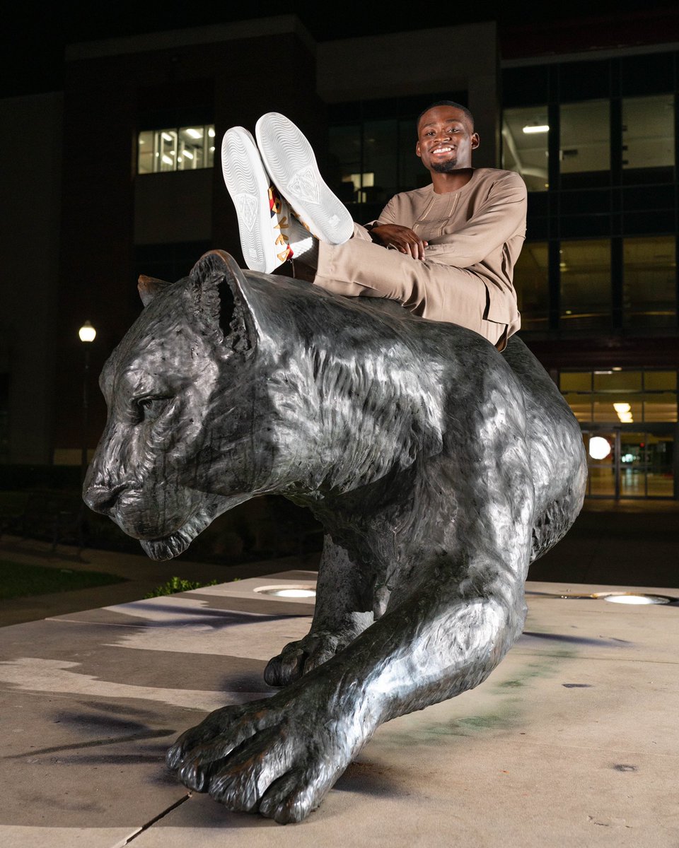 _dnwa's tweet photo. We Not Done. @PVAMU sign me

#PVGradSwag #1876er https://t.co/ZMrQQ12Hei