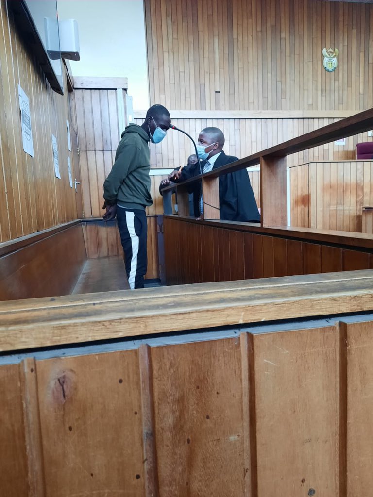 cheedyguy's tweet image. Xolisa kumantshi naku @bonang_m uma ungenaso isinkwa sika-R15 kungenjalo bazokuzwela @reagopane