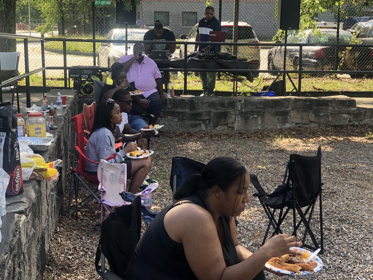 RealDeal_11's tweet photo. Thanks to the parents for there hard work!! https://t.co/AD8SGOtPd9