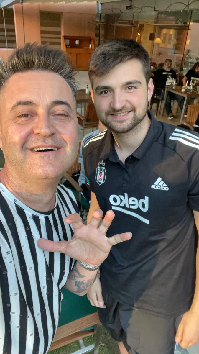 paletzengin's tweet photo. @beyazfutbol ŞAMPİYON BEŞİKTAŞ EN BÜYÜK BEŞİKTAŞ 🦅🦅🦅🦅 #beyazfutbolfinal https://t.co/TVpPrauECZ