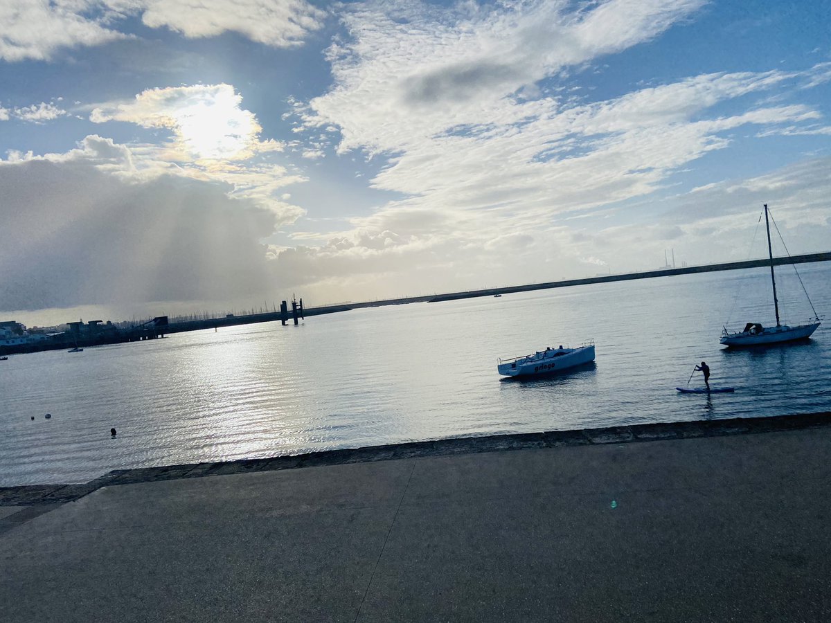 GrahamMUFC7's tweet photo. #DunLaoghaire #TakeAwayPints 🇮🇪👌🏾 https://t.co/pxxrKkTxOs