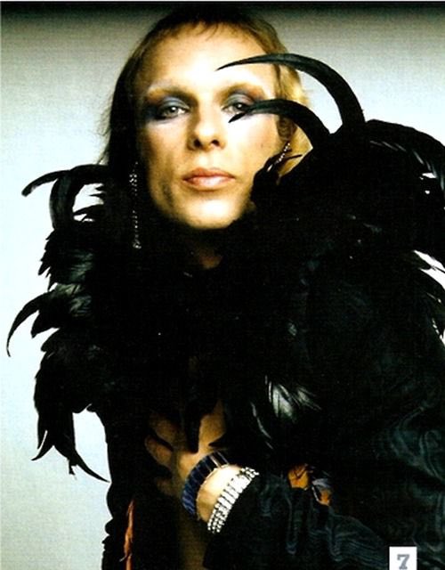 Happy belated birthday to Brian Eno, forever my fashion role model & go to for music to write to 