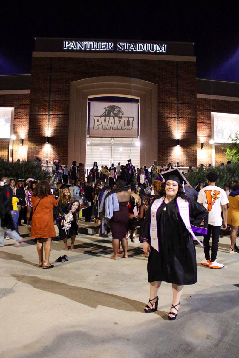 ladyalcapone65's tweet image. Even though I graduated a year ago it wasn’t official until I crossed the stage ! #PV20 🎓