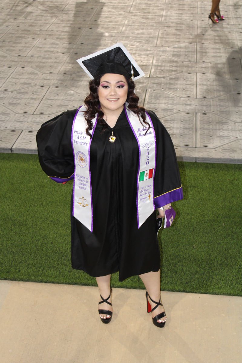 ladyalcapone65's tweet image. Even though I graduated a year ago it wasn’t official until I crossed the stage ! #PV20 🎓