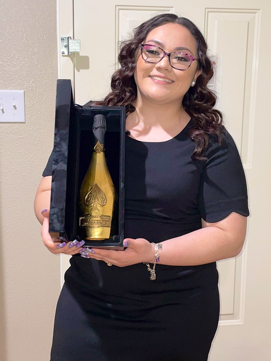 ladyalcapone65's tweet image. Even though I graduated a year ago it wasn’t official until I crossed the stage ! #PV20 🎓