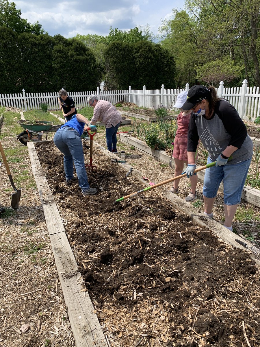 COACPeace's tweet photo. Our first interfaith garden is officially "live." Through our work, may the God of our traditions nurture the spinach, beans, lettuce and kale we planted for those who hunger! https://t.co/1j6brlvmJL