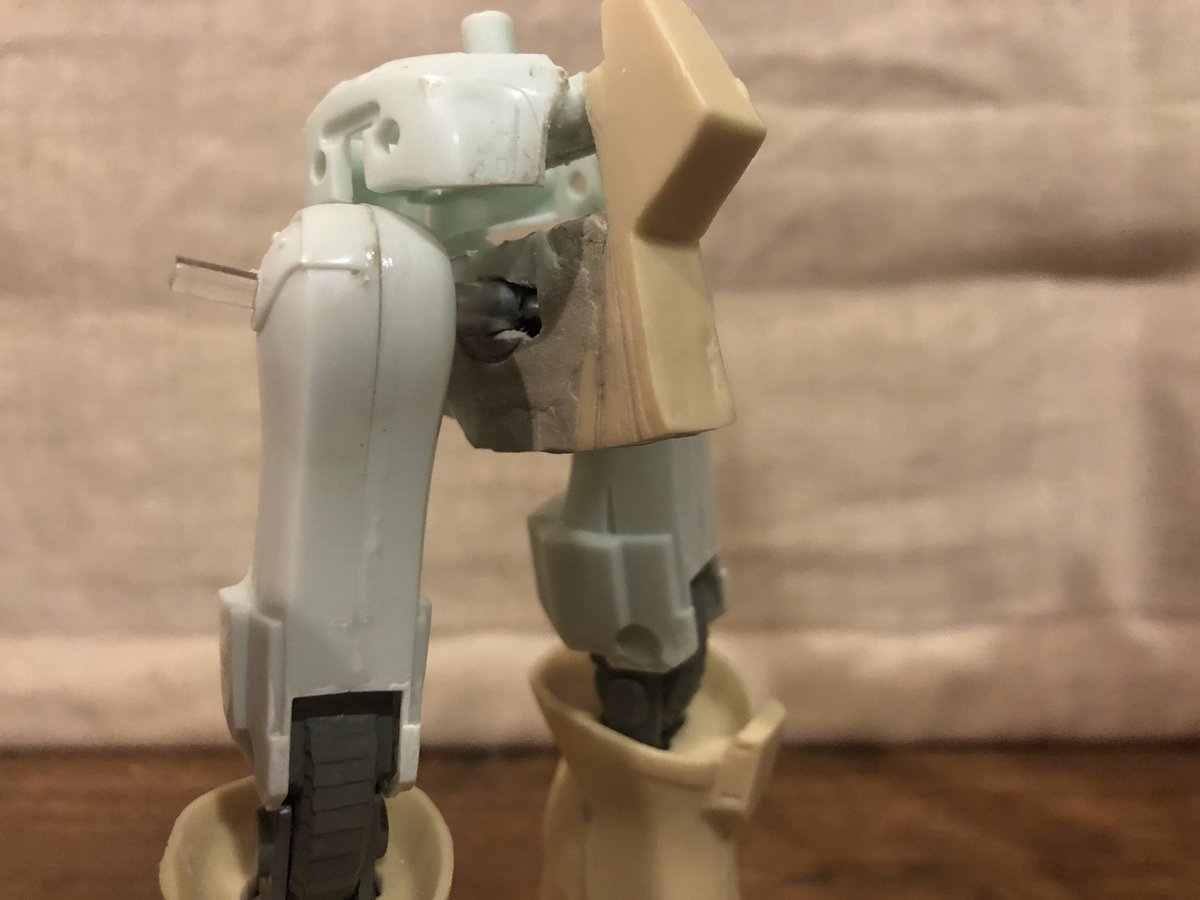 VOLKSの1/100固定モデルを 可動化しようと改造中。 ガレージキット発