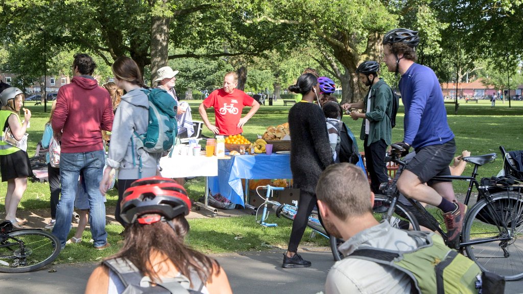 You're invited to a Cyclists &amp; Walkers Breakfast!
Join us &amp; <a href="/hackney_cycling/">Hackney LCC</a> this Wednesday 19th May as we bring you breakfast in #LondonFields, 8am to 12pm.
Look for the marquee on the eastern side of London Fields (on grass next to the main cycle route thru the park).
🥐☕🍏