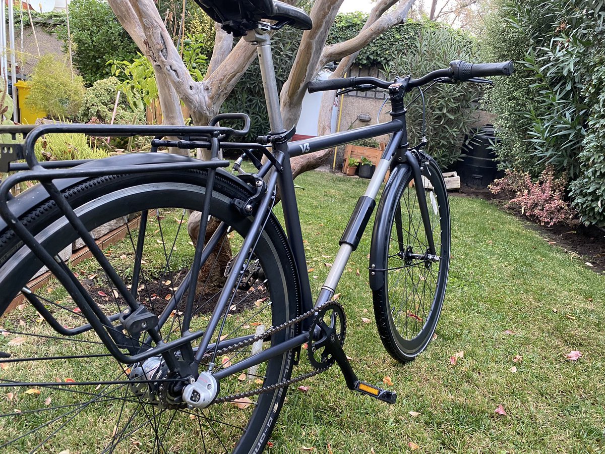 Mañana vuelta a la oficina así que hoy le tocó limpieza y regaloneo al transporte <a href="/yerkabikes/">Yerka Bikes</a>