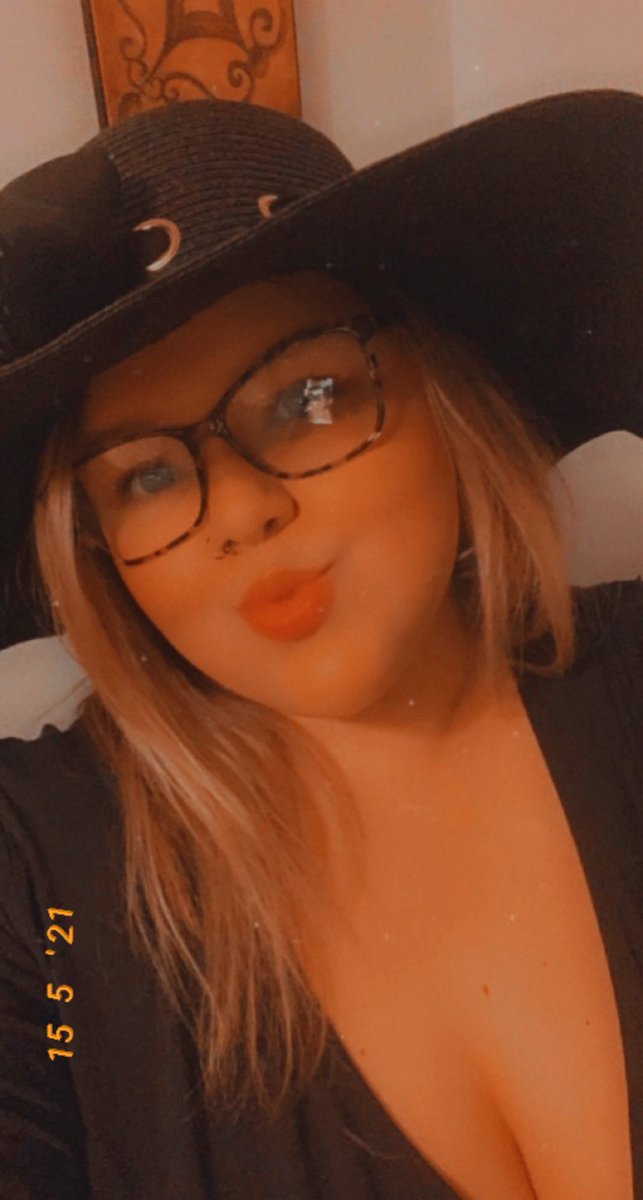 Shalyn_Dick's tweet photo. I’m gonna be in the sunshine state this weekend + it’s my birth weeeekkkk!! 🥳 Life couldn’t possibly be any better  🤩 #21 https://t.co/l3BEAc1xvy