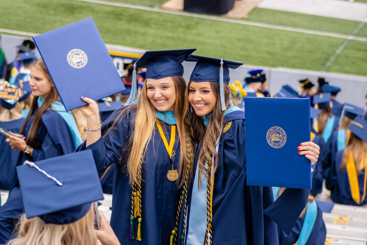 WestVirginiaU's tweet image. Congrats to all of the Mountaineers who officially earned the title #WVUgrad this weekend! 🎓

We can't wait to see where Country Roads take you next. 💛💙