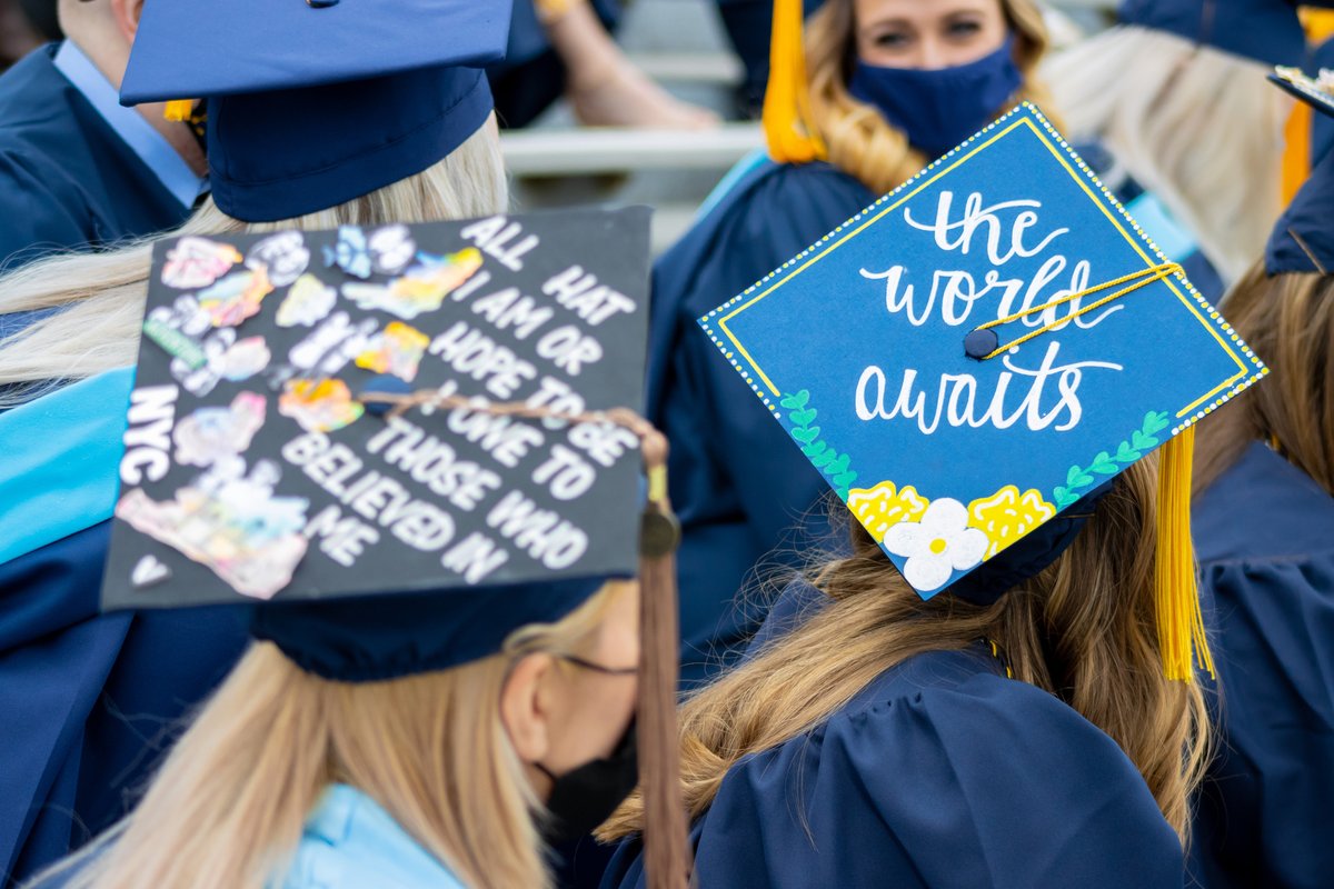 WestVirginiaU's tweet image. Congrats to all of the Mountaineers who officially earned the title #WVUgrad this weekend! 🎓

We can't wait to see where Country Roads take you next. 💛💙