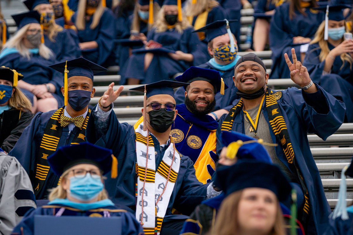 WestVirginiaU's tweet image. Congrats to all of the Mountaineers who officially earned the title #WVUgrad this weekend! 🎓

We can't wait to see where Country Roads take you next. 💛💙