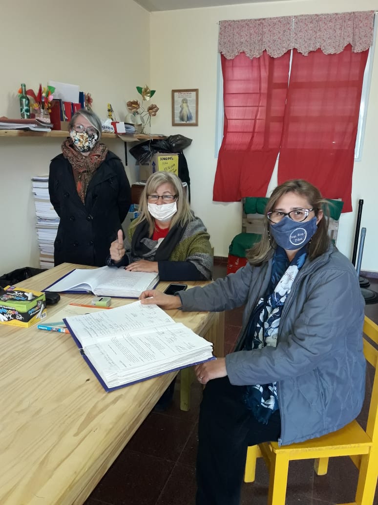 EscurdiaViviana's tweet photo. Equipo DiSeM: Supervisoras R I y II, como nos caracteriza, cerca de los colegas en Esc Secundaria Innovación, Cep 20, Bop 8, Bop 10, Bop 13, Bop 68 y Bop 112! @BarbaroLorena @CGEMisiones  @DorisGo33466942 @grillo141 @educ_sigloXXI @fabianchilipank @cjdechat @FlaviaPao @ArtuiMabel https://t.co/YOSxHtEJMe