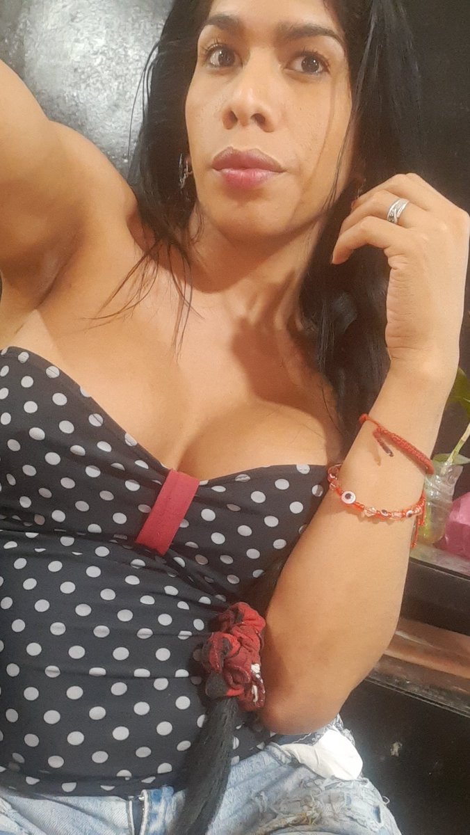 Mishell99819320's tweet photo. QUIEN ME LLENA DE LECHE😋😋😋💦💦💦💦 https://t.co/Dd6gTM7cgo