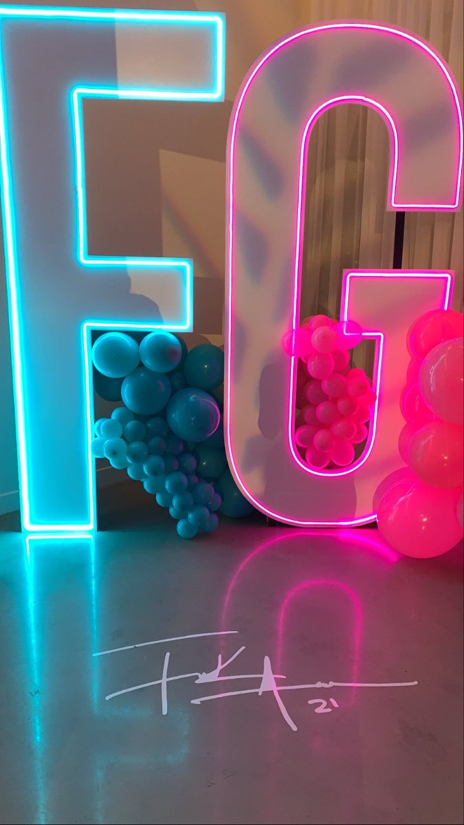 TheRealtorKimK's tweet photo. Great night celebrating you @frankgore! 🎂 https://t.co/sZKKKzPKlh
