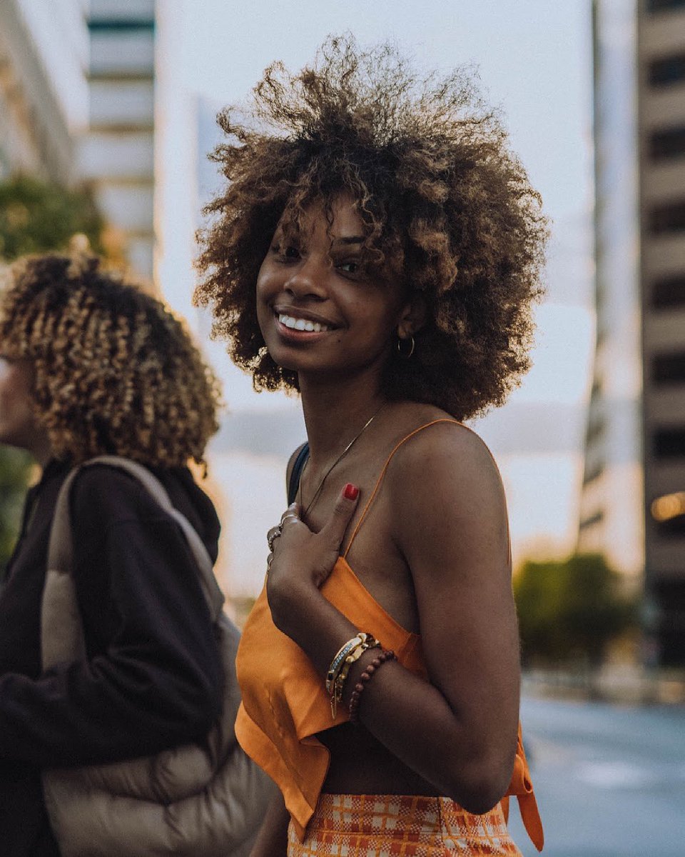 MambaTay's tweet image. insta saw it first, but first time taking pictures with my natural hair since the big chop🥺