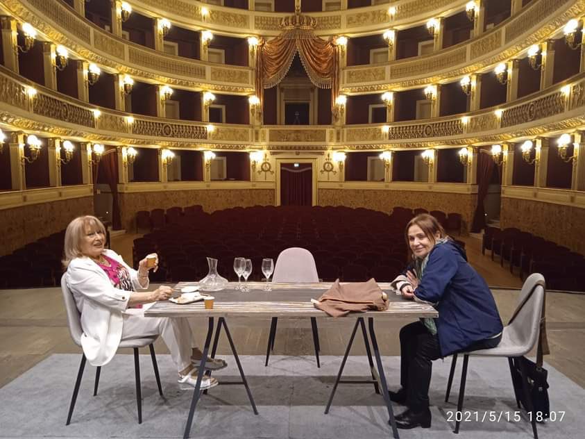#indovinachivieneascena. Il talento di Carmela Vincenti e Gigi Carrino hanno impreziosito la domenica del @TeatroPiccinni con la loro performance teatrale. Le immagini da #Bari 
<a href="/TeatroPubblPugl/">TPP</a> <a href="/sparpagliante/">Ines Pierucci</a> <a href="/ComunediBari/">Comune di Bari</a>