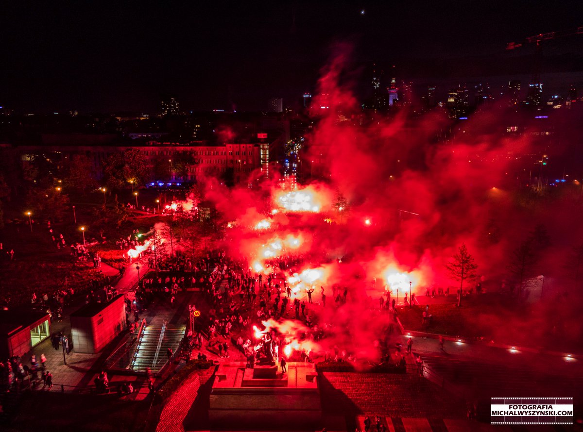 wyszynski_m's tweet photo. 16 tytuł mistrzowski dla Ciebie Warszawo!
Fotorelacja wkrótce.
#LEGPOD #mistrzpolski2021 #Warszawa #ekstraklasa #LegiaWarszawa https://t.co/667JzX7mbd