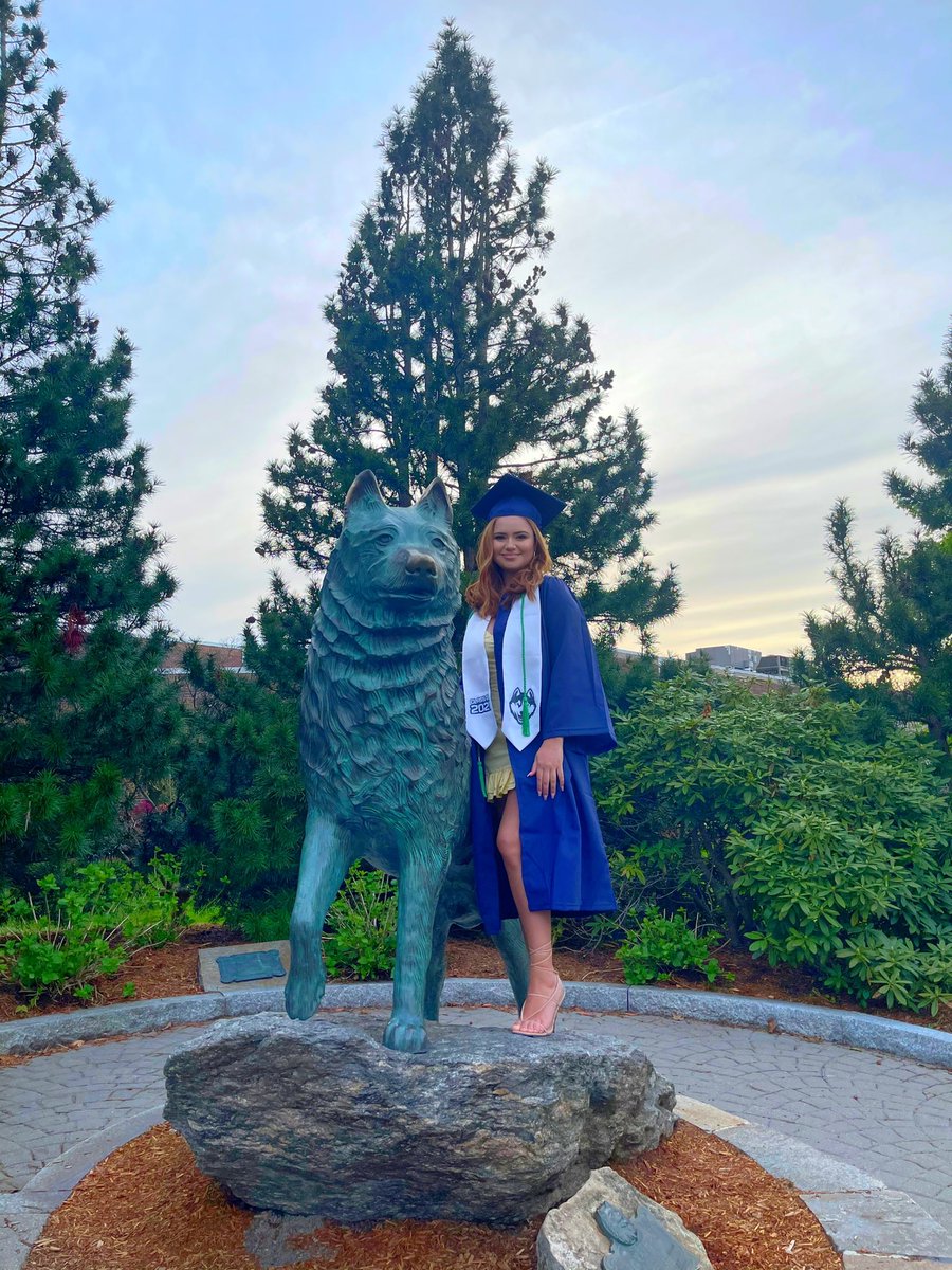 _giannaa's tweet photo. A graduate! 🎓
University of Connecticut 2021 🤍💙 https://t.co/v6K4cZRC78