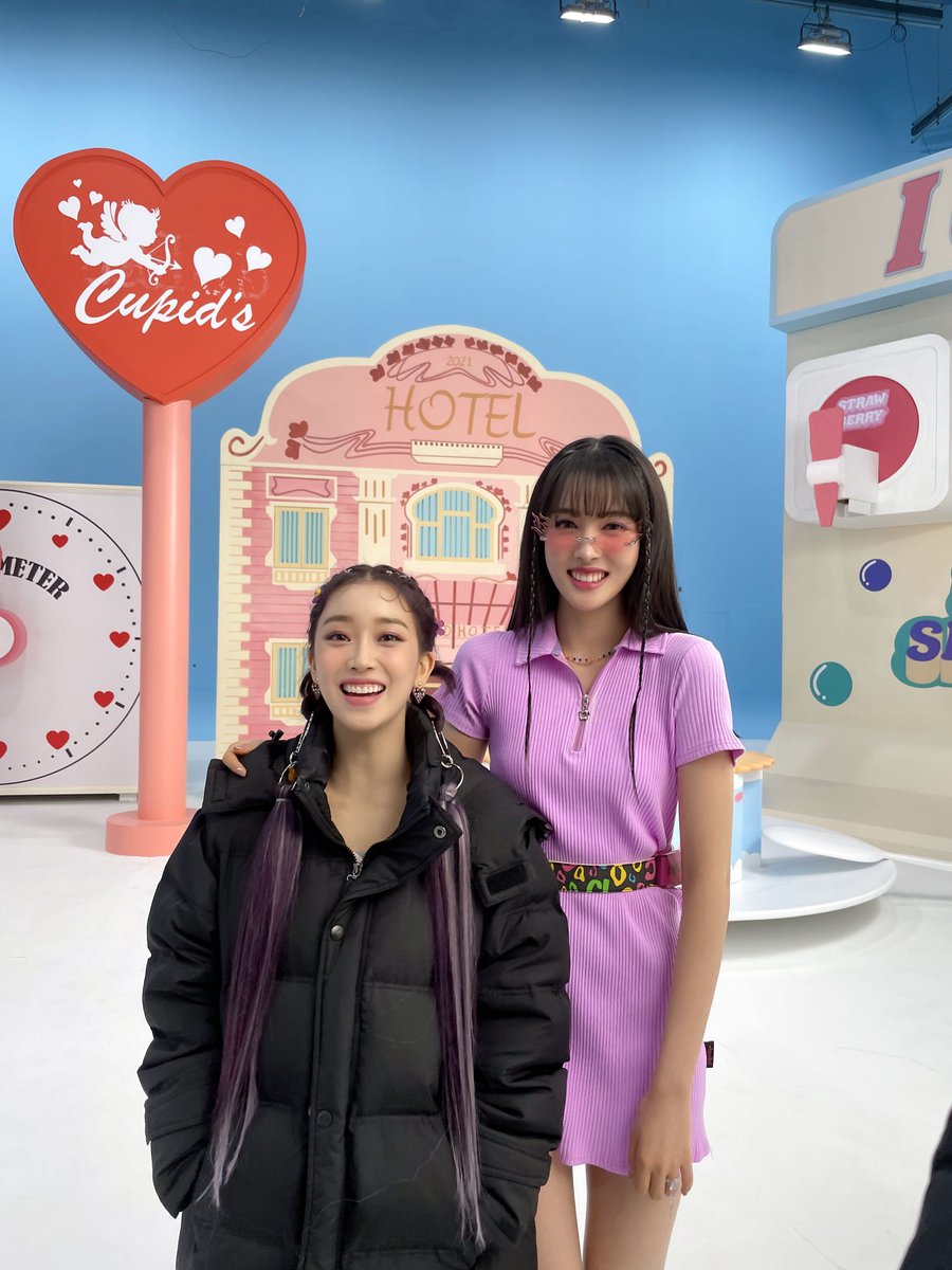 jayoonthinker's tweet image. their height difference 😭😭